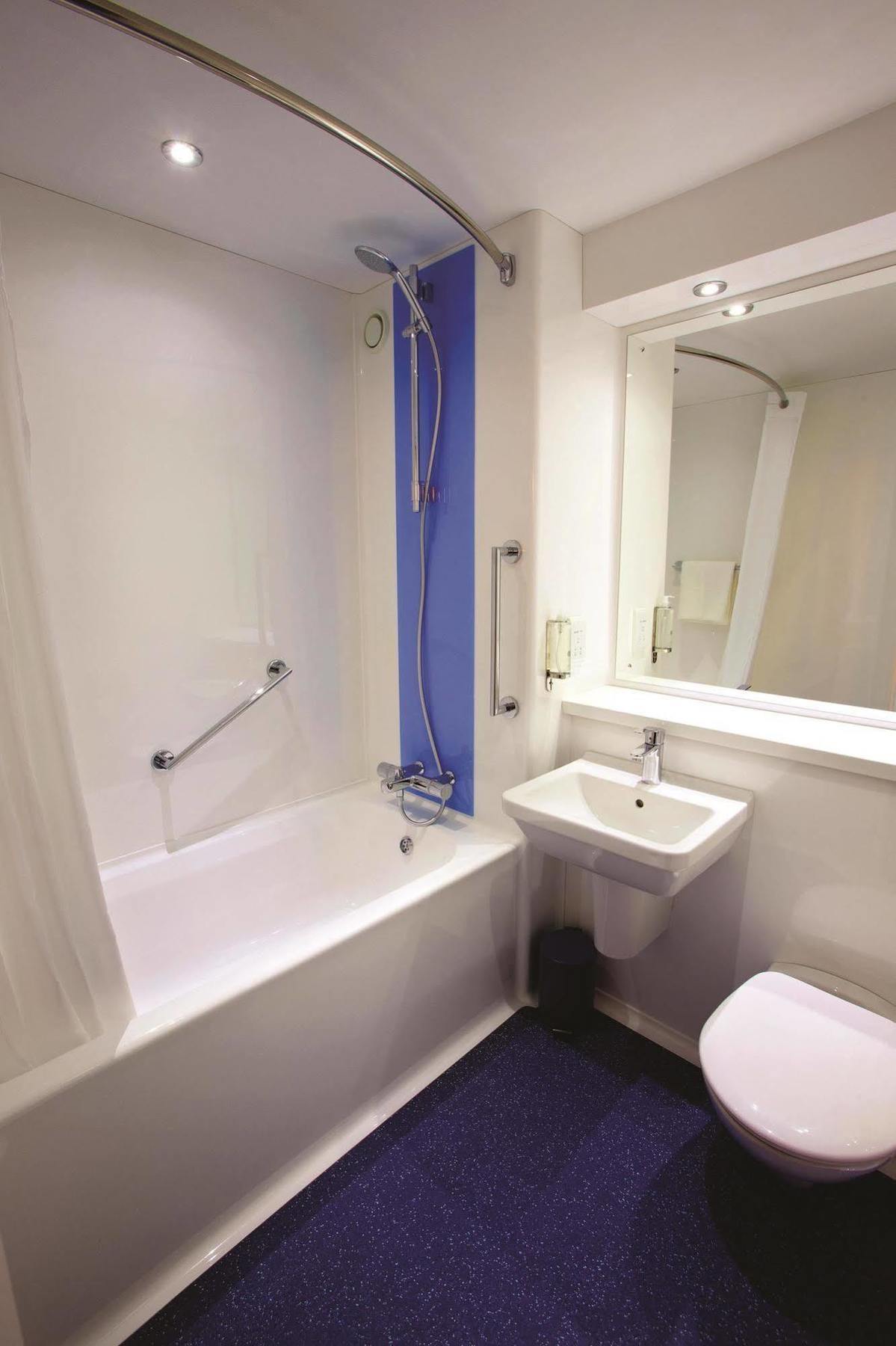 Travelodge Bournemouth Bagian luar foto